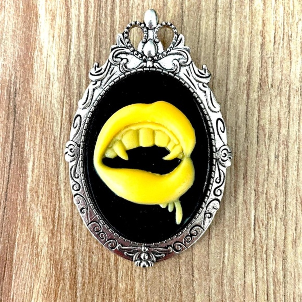 Black and Yellow Vampire Mouth Victorian Style Cameo Pendant Brooch, NWT